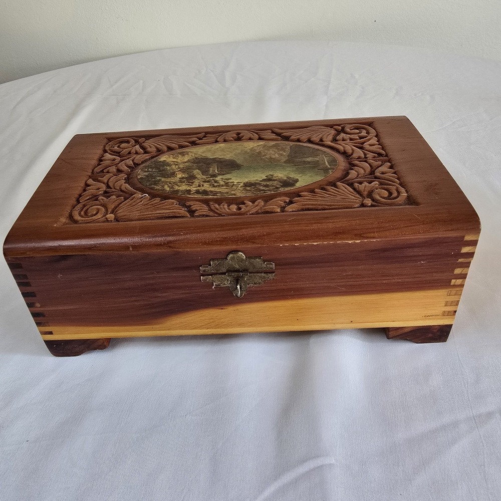 VTG Handcarved Cedar Box Finger-Jointed With Mirror Mountain and Water Landscape
